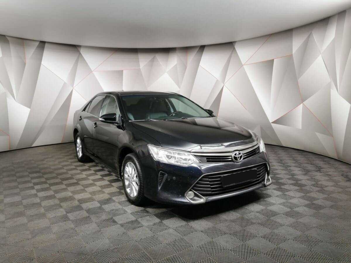 Toyota Camry с пробегом — 2017 год. Фото: #2