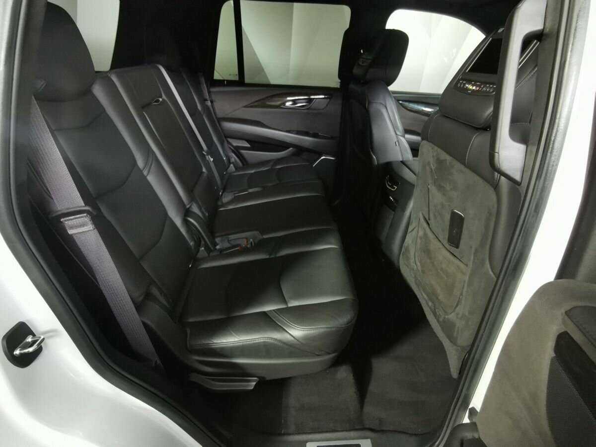 Cadillac Escalade с пробегом — 2016 год. Фото: #9