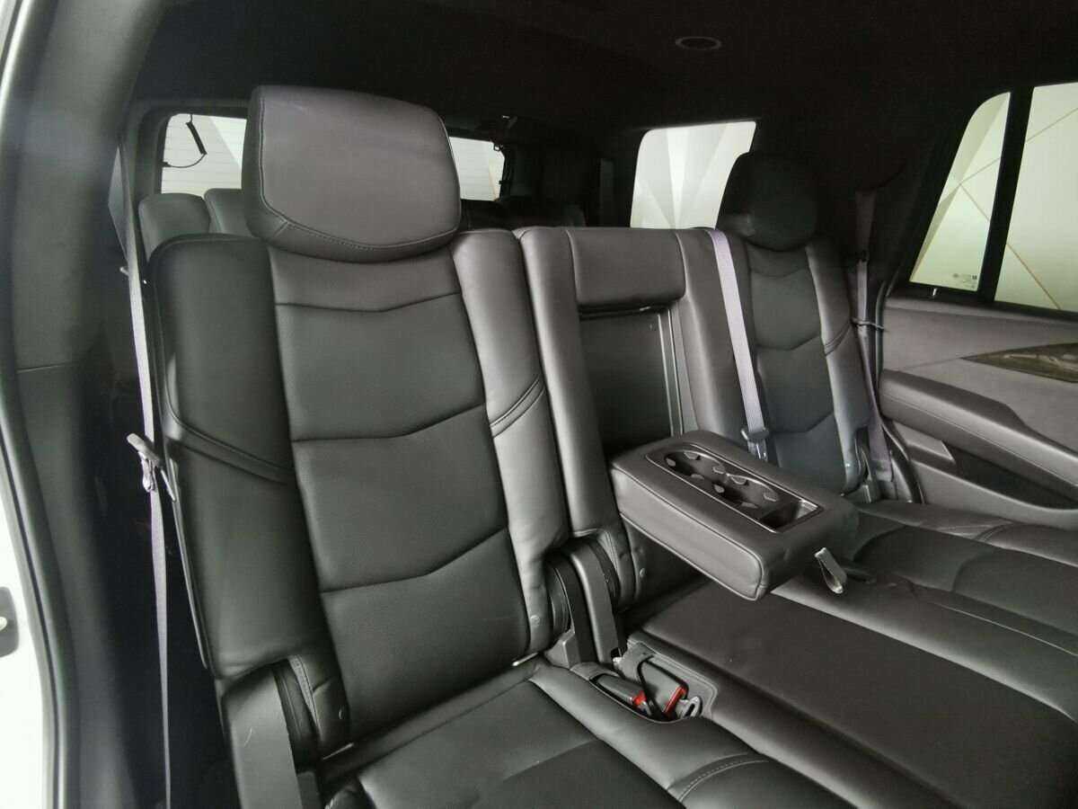 Cadillac Escalade с пробегом — 2016 год. Фото: #10
