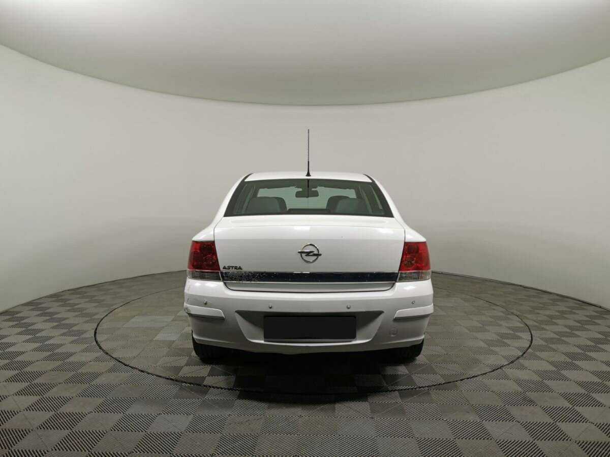 Opel Astra с пробегом — 2011 год. Фото: #7