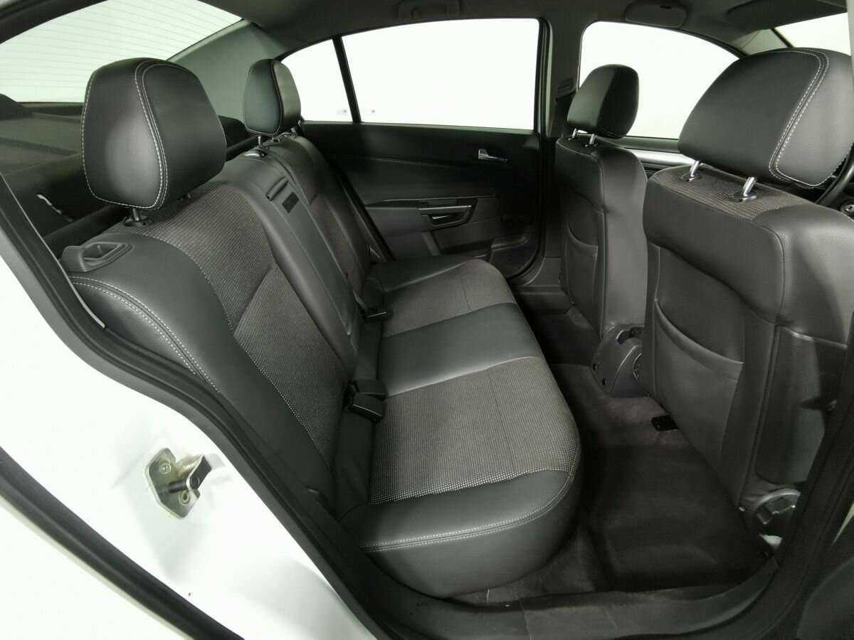 Opel Astra с пробегом — 2011 год. Фото: #11