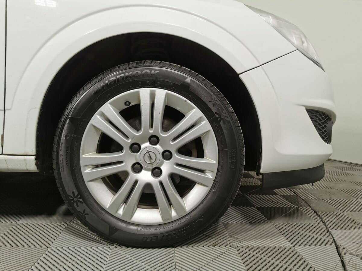 Opel Astra с пробегом — 2011 год. Фото: #15