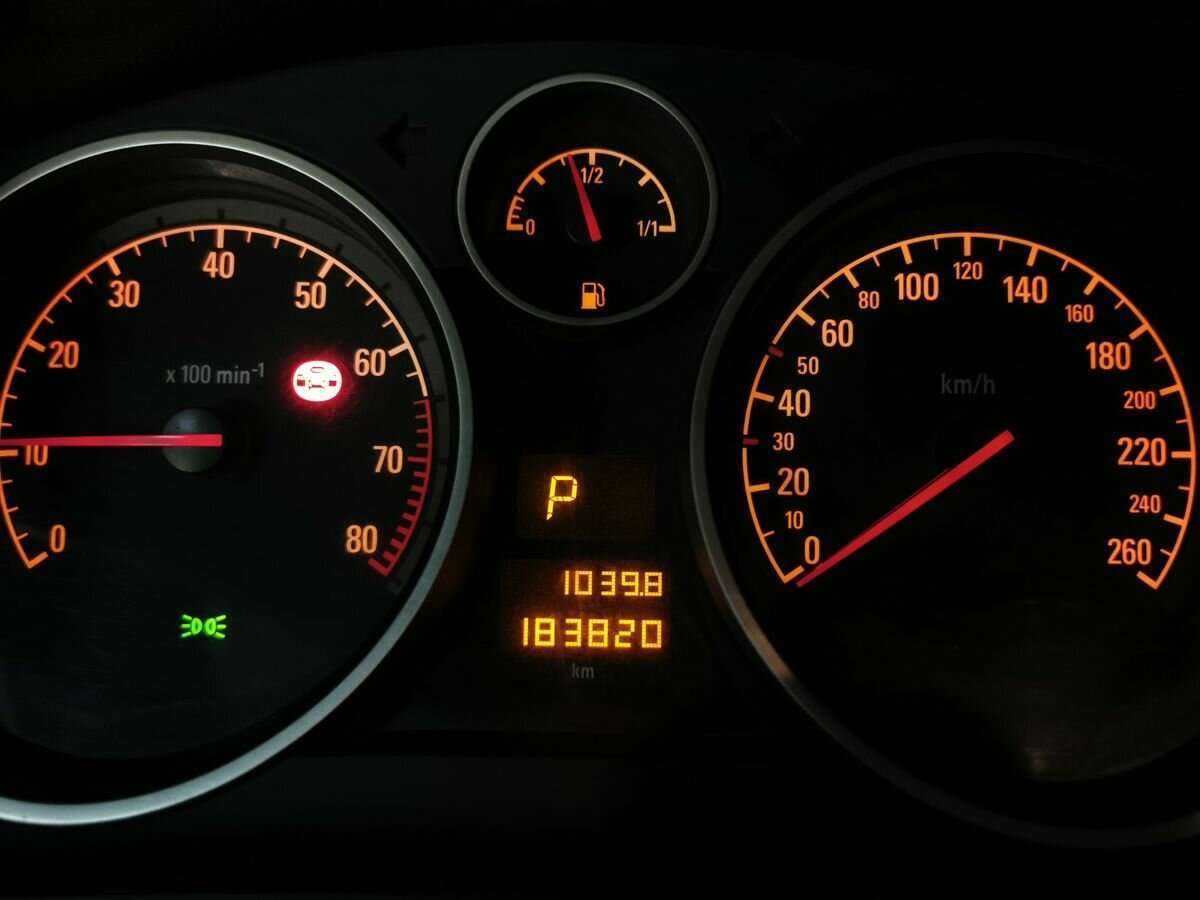 Opel Astra с пробегом — 2011 год. Фото: #17