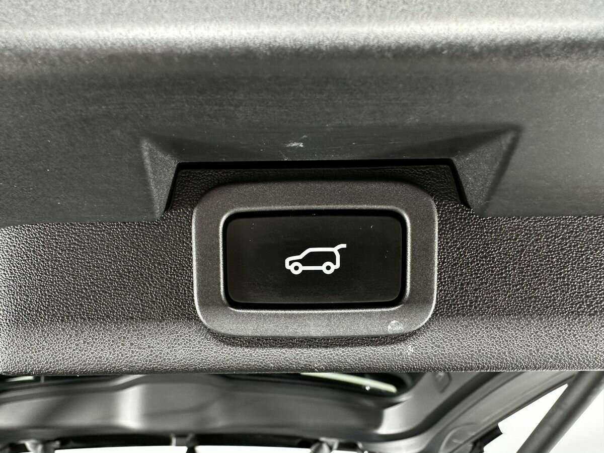 Land Rover Discovery с пробегом — 2019 год. Фото: #17