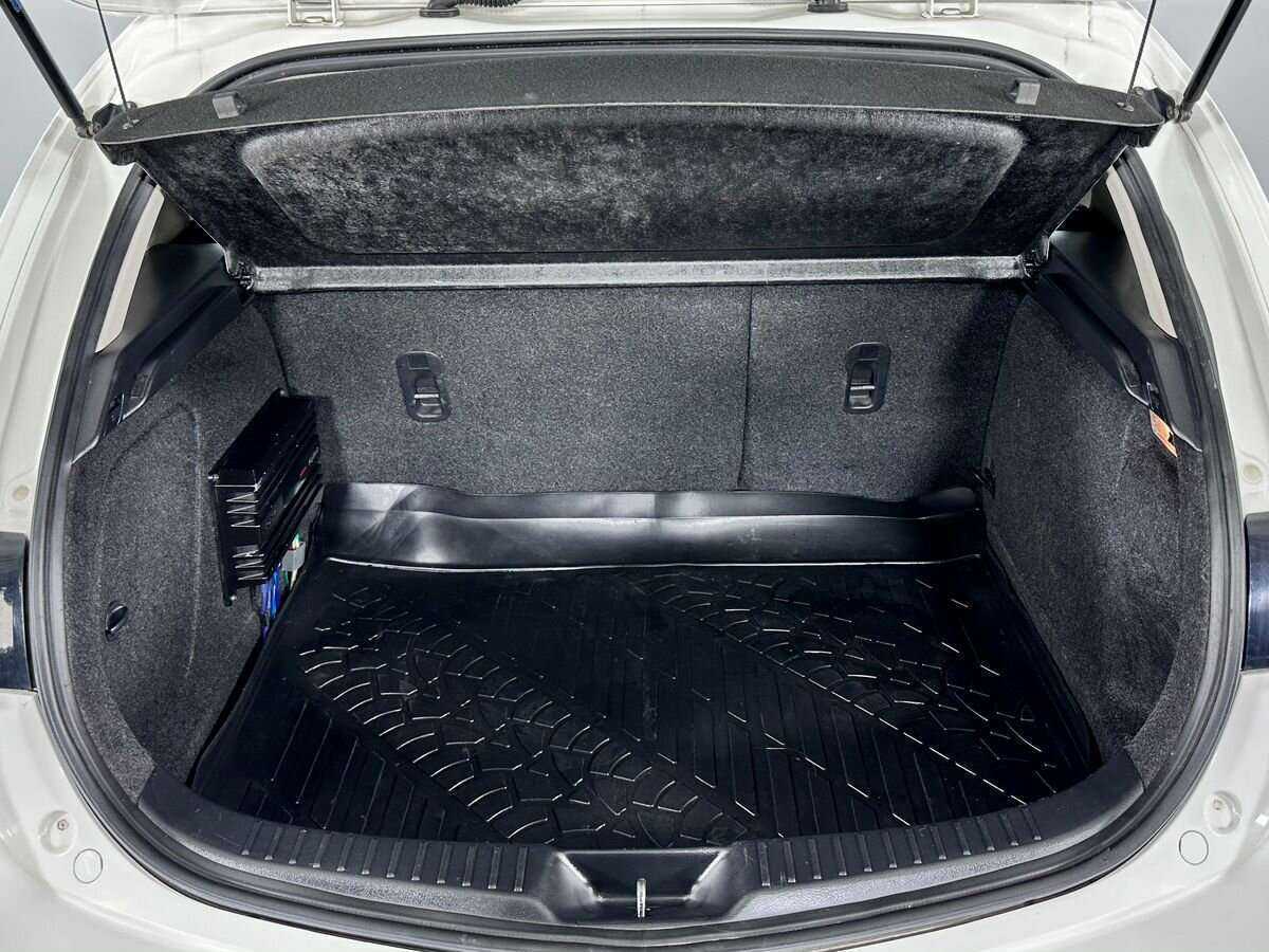 Mazda 3 с пробегом — 2011 год. Фото: #16