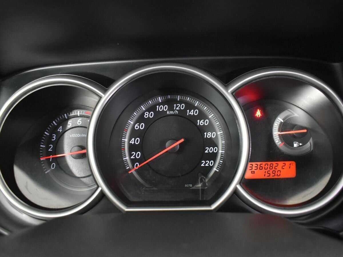 Nissan Tiida с пробегом — 2011 год. Фото: #10