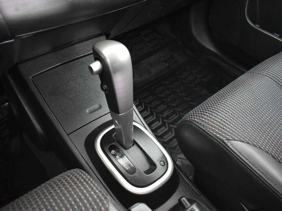 Nissan Tiida с пробегом — 2011 год. Фото: #11