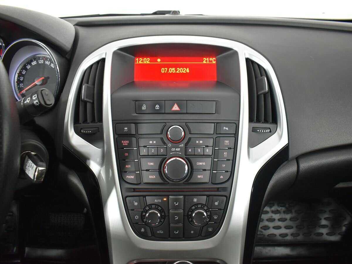 Opel Astra с пробегом — 2013 год. Фото: #11