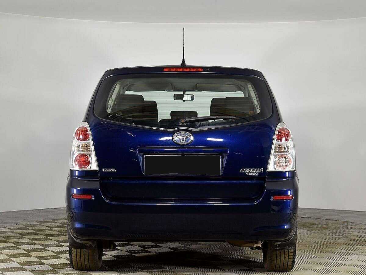 Toyota Corolla Verso с пробегом — 2008 год. Фото: #3