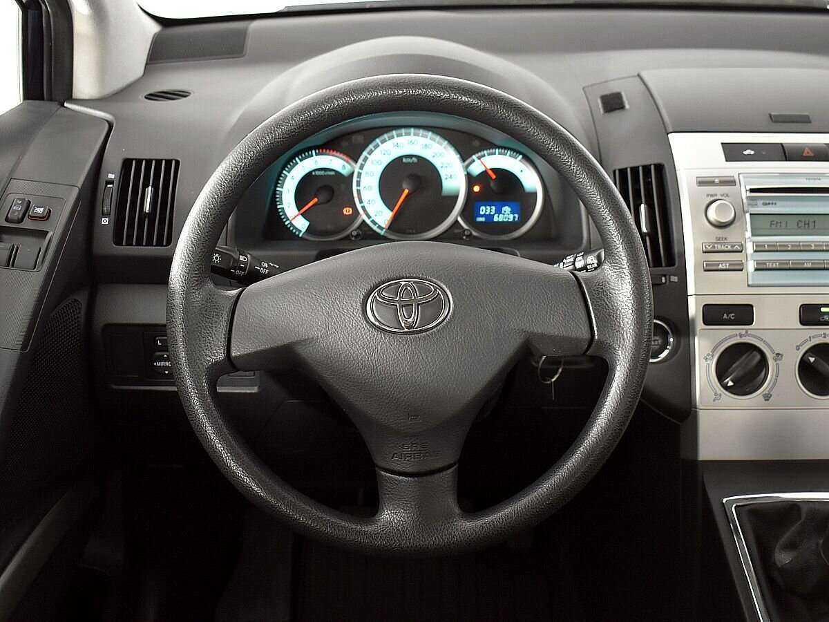 Toyota Corolla Verso с пробегом — 2008 год. Фото: #10