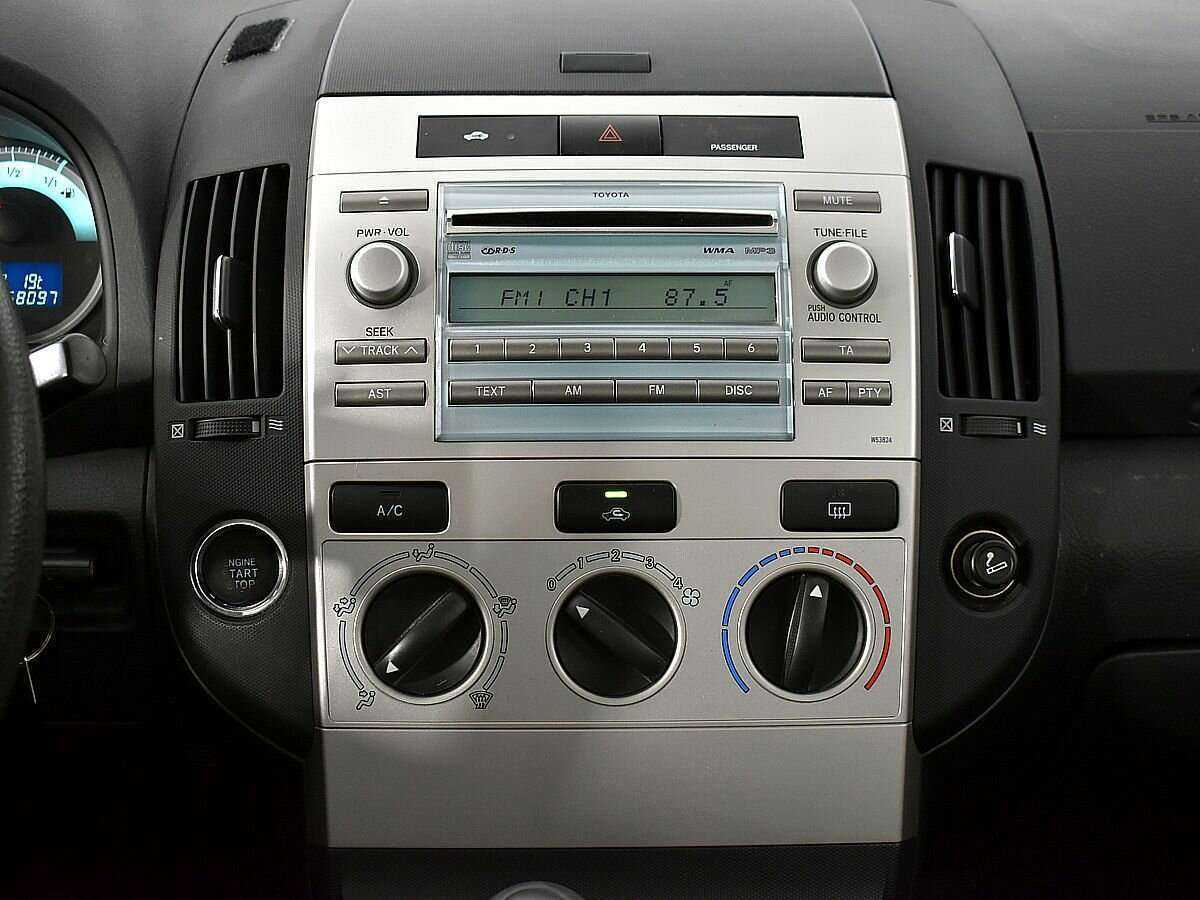 Toyota Corolla Verso с пробегом — 2008 год. Фото: #12