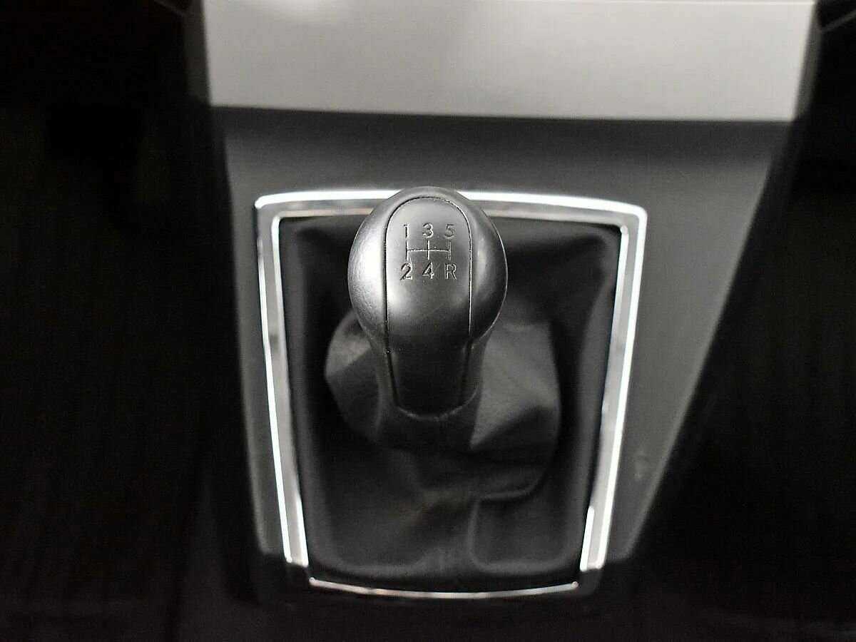 Toyota Corolla Verso с пробегом — 2008 год. Фото: #13