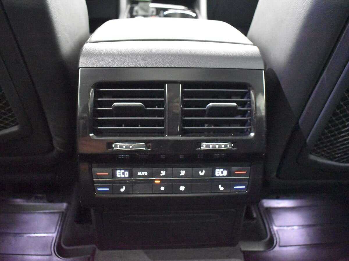 Volkswagen Touareg с пробегом — 2019 год. Фото: #16