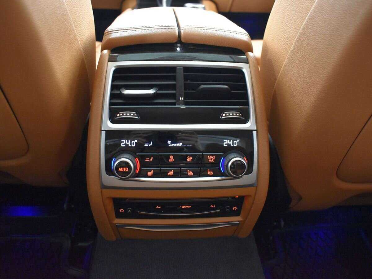 BMW 7 серии с пробегом — 2020 год. Фото: #16