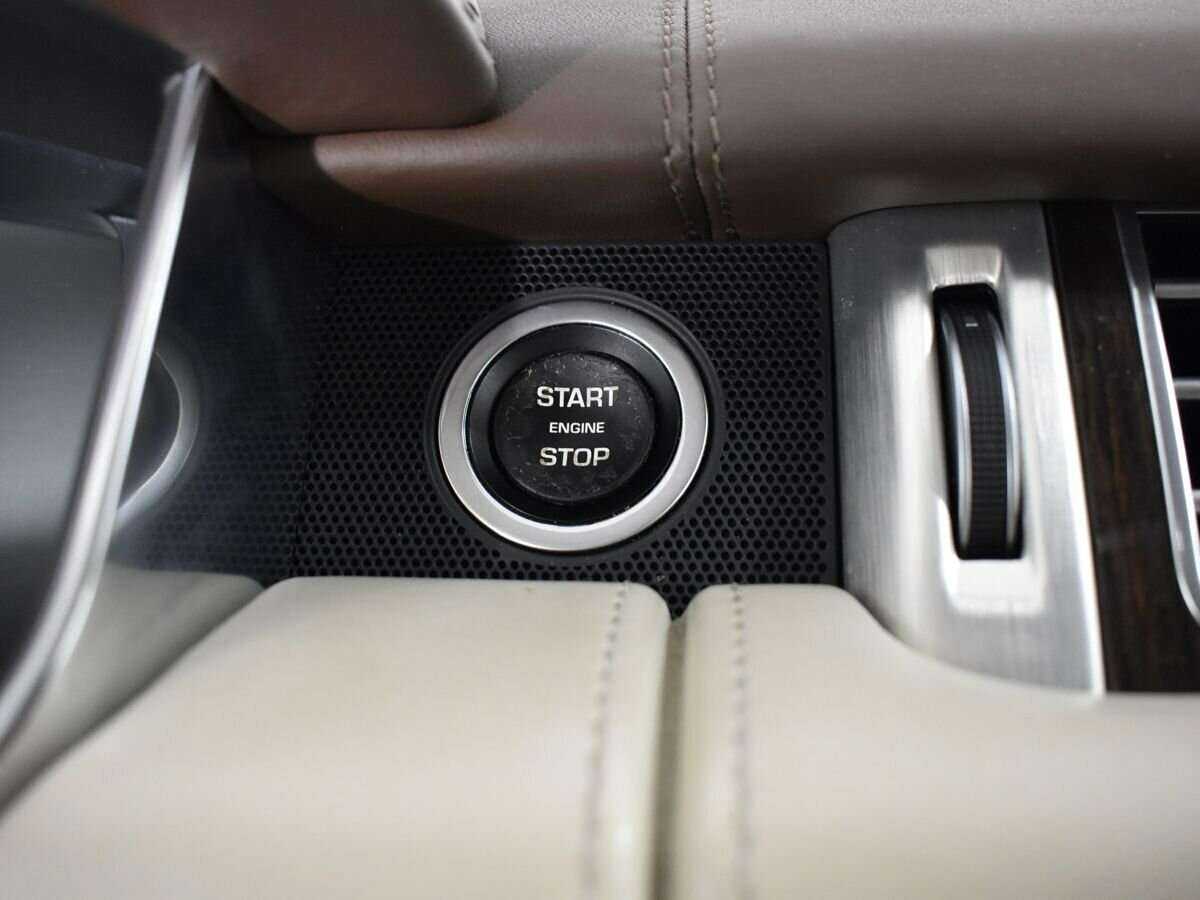 Land Rover Range Rover с пробегом — 2015 год. Фото: #16