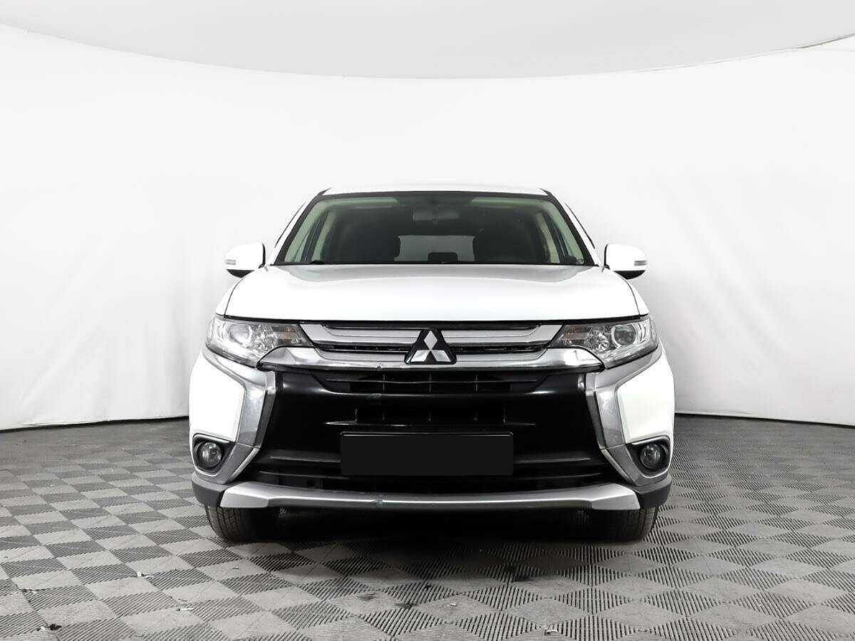Mitsubishi Outlander с пробегом — 2016 год. Фото: #1