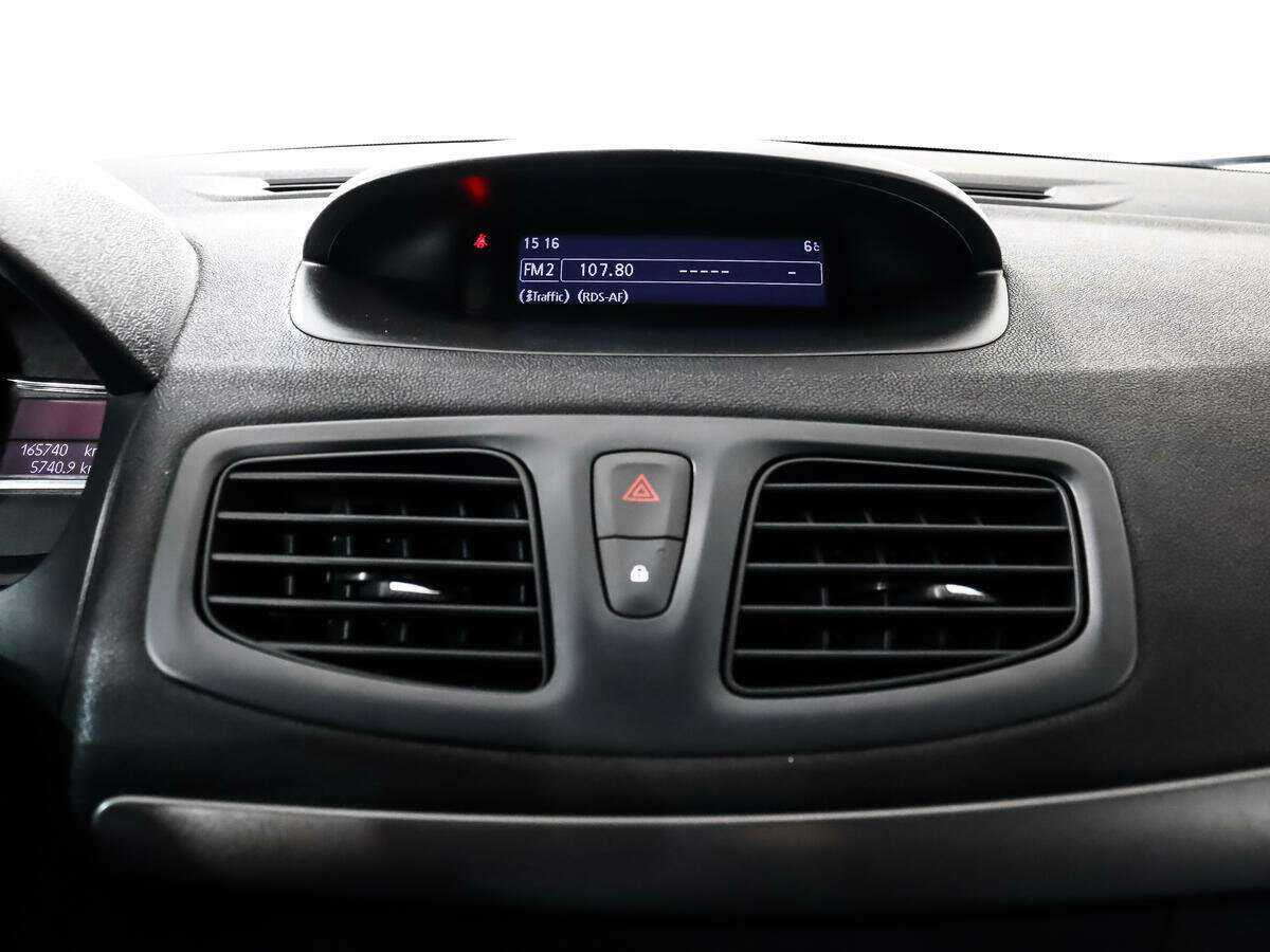 Renault Fluence с пробегом — 2013 год. Фото: #12