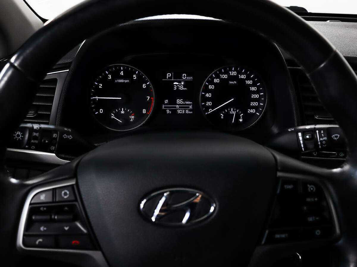 Hyundai Elantra с пробегом — 2017 год. Фото: #15