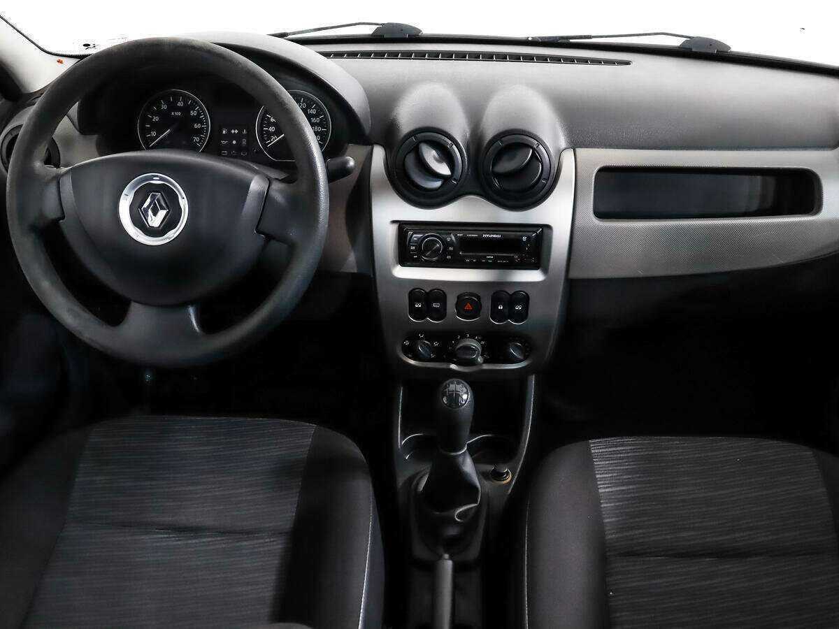 Renault Logan с пробегом — 2011 год. Фото: #11