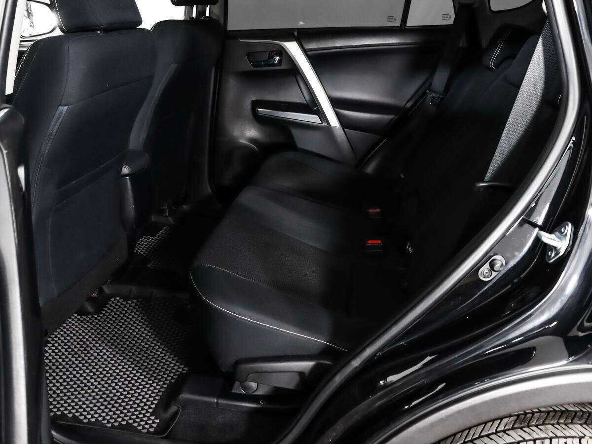Toyota RAV4 с пробегом — 2016 год. Фото: #8