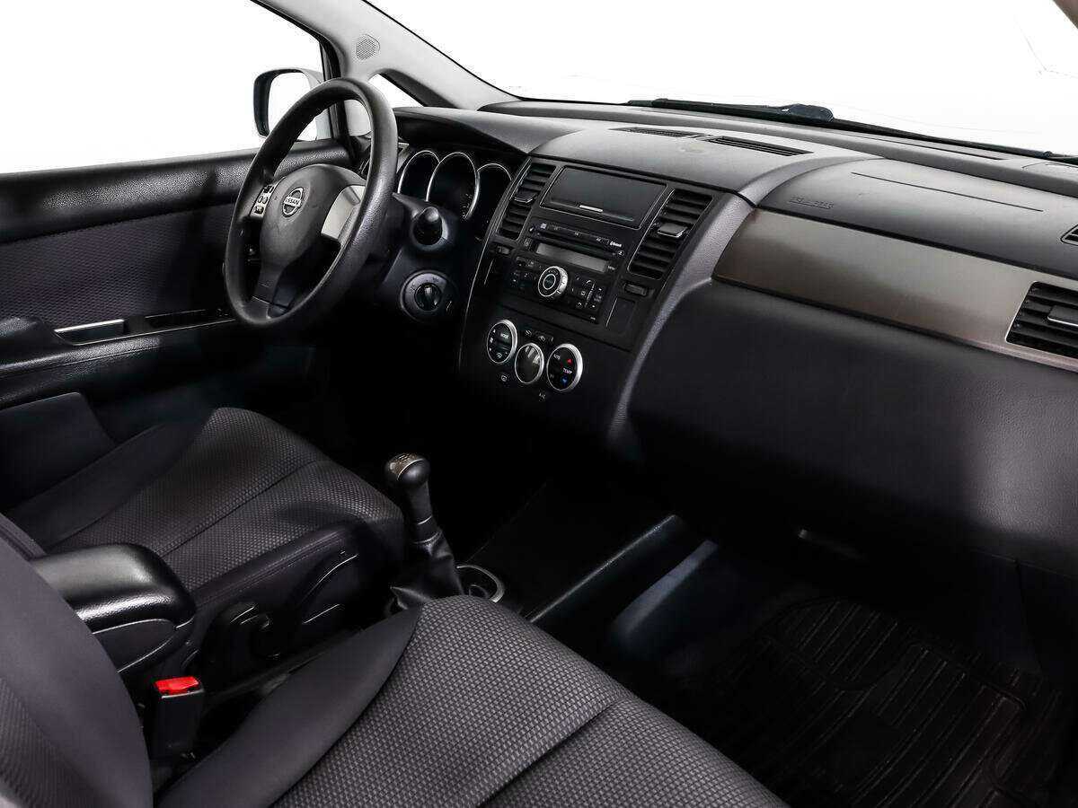 Nissan Tiida с пробегом — 2008 год. Фото: #8