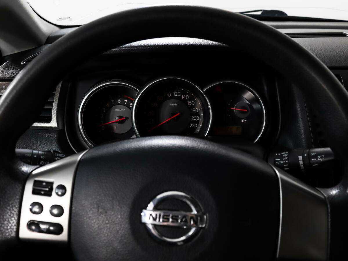 Nissan Tiida с пробегом — 2008 год. Фото: #12