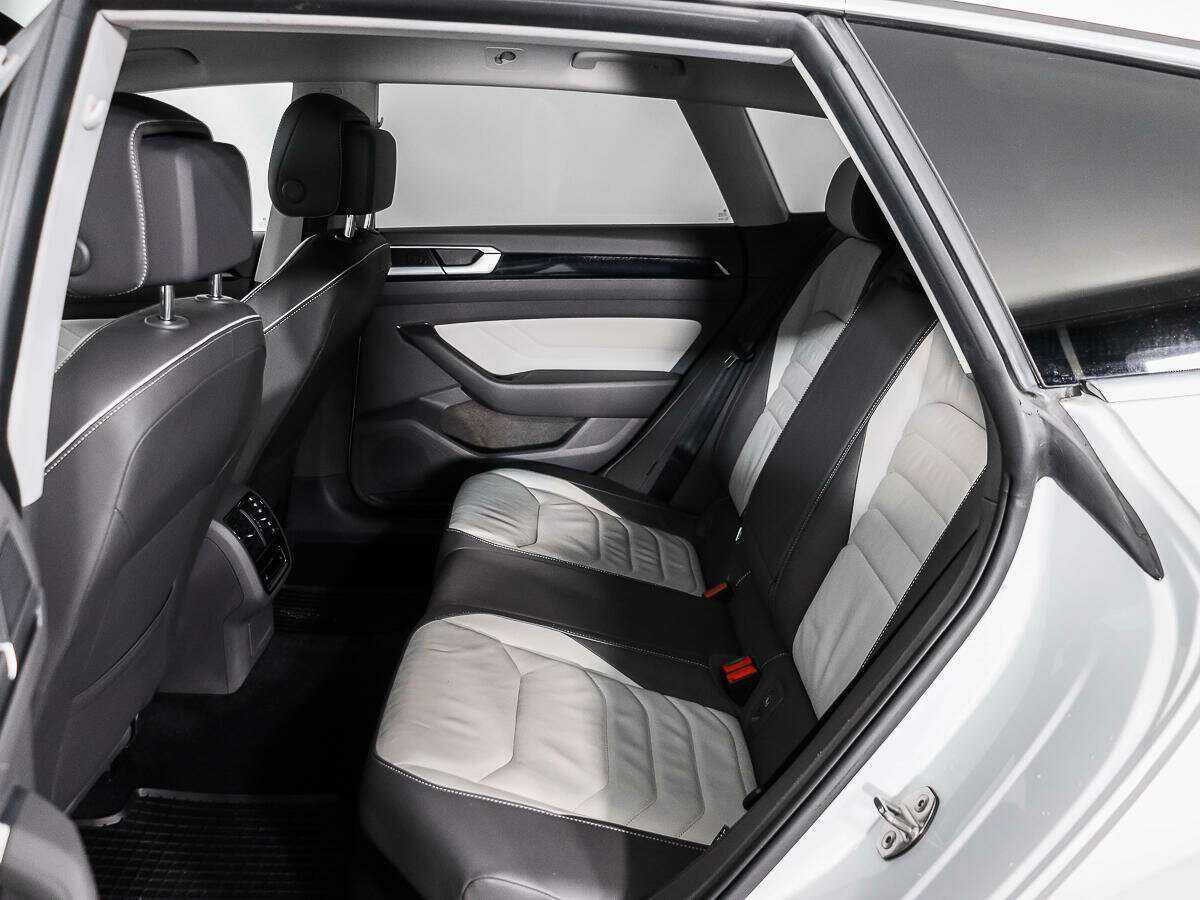 Volkswagen Arteon с пробегом — 2021 год. Фото: #12