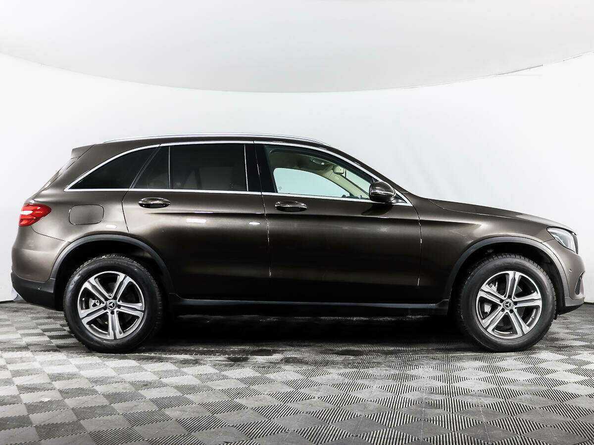 Mercedes-Benz GLC с пробегом — 2017 год. Фото: #3