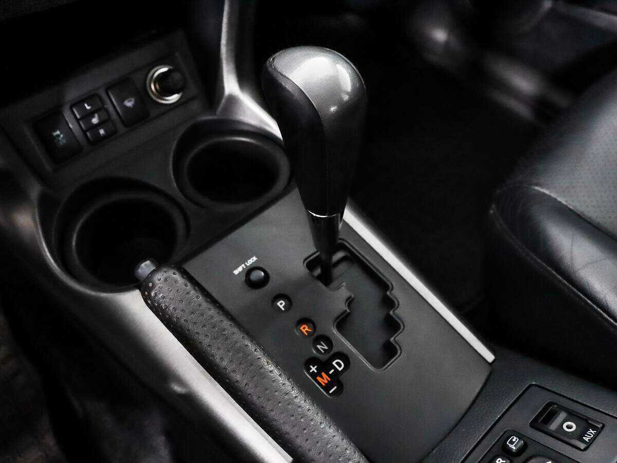 Toyota RAV4 с пробегом — 2011 год. Фото: #10