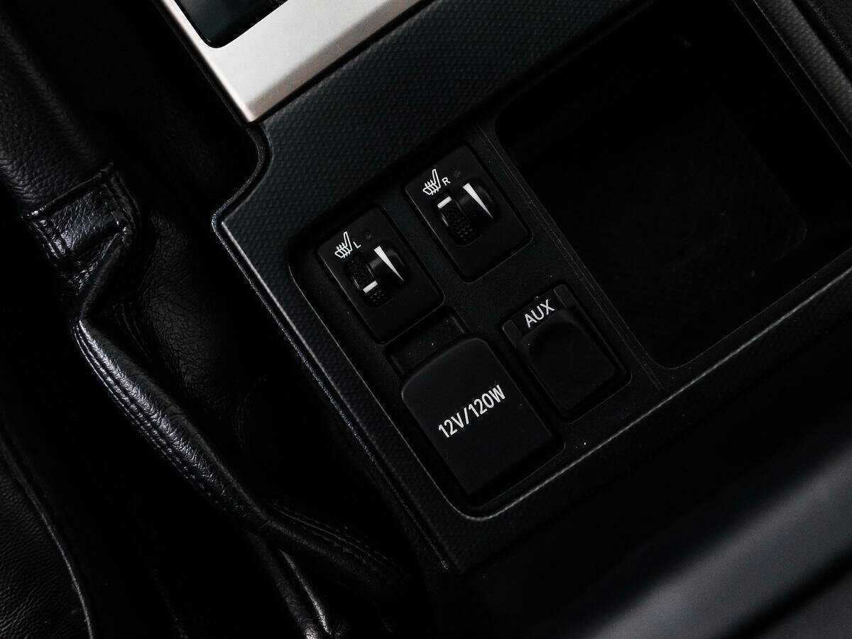 Toyota Land Cruiser Prado с пробегом — 2011 год. Фото: #11