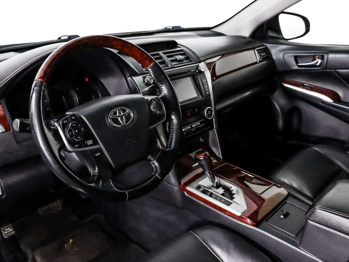 Toyota Camry с пробегом — 2012 год. Фото: #8