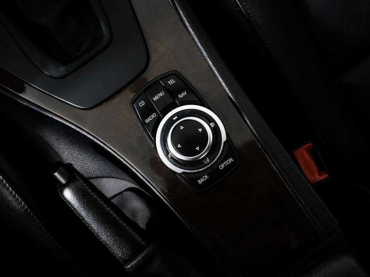 BMW 3 серии с пробегом — 2011 год. Фото: #9