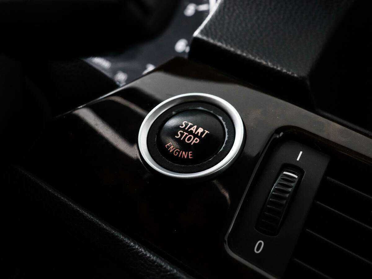 BMW 3 серии с пробегом — 2011 год. Фото: #10