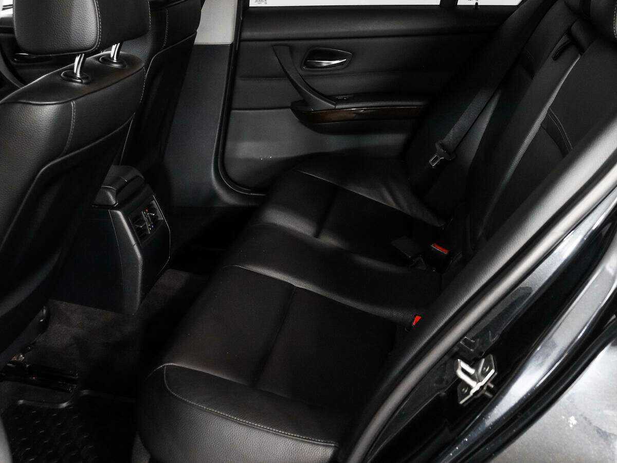 BMW 3 серии с пробегом — 2011 год. Фото: #11