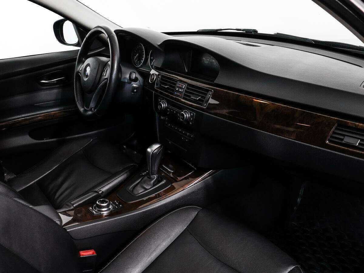 BMW 3 серии с пробегом — 2011 год. Фото: #12