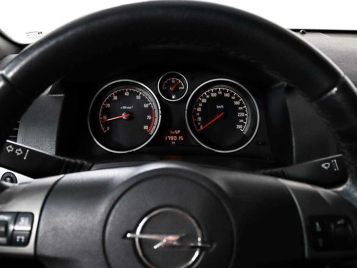 Opel Astra с пробегом — 2006 год. Фото: #14