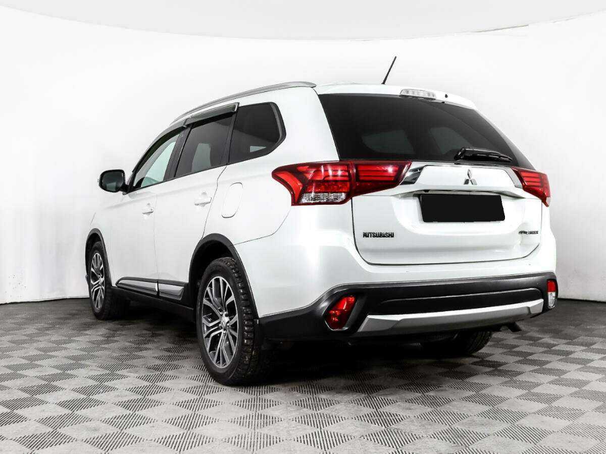 Mitsubishi Outlander с пробегом — 2016 год. Фото: #6