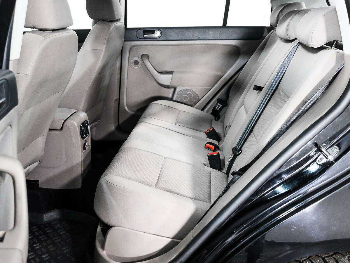 Volkswagen Golf Plus с пробегом — 2011 год. Фото: #9