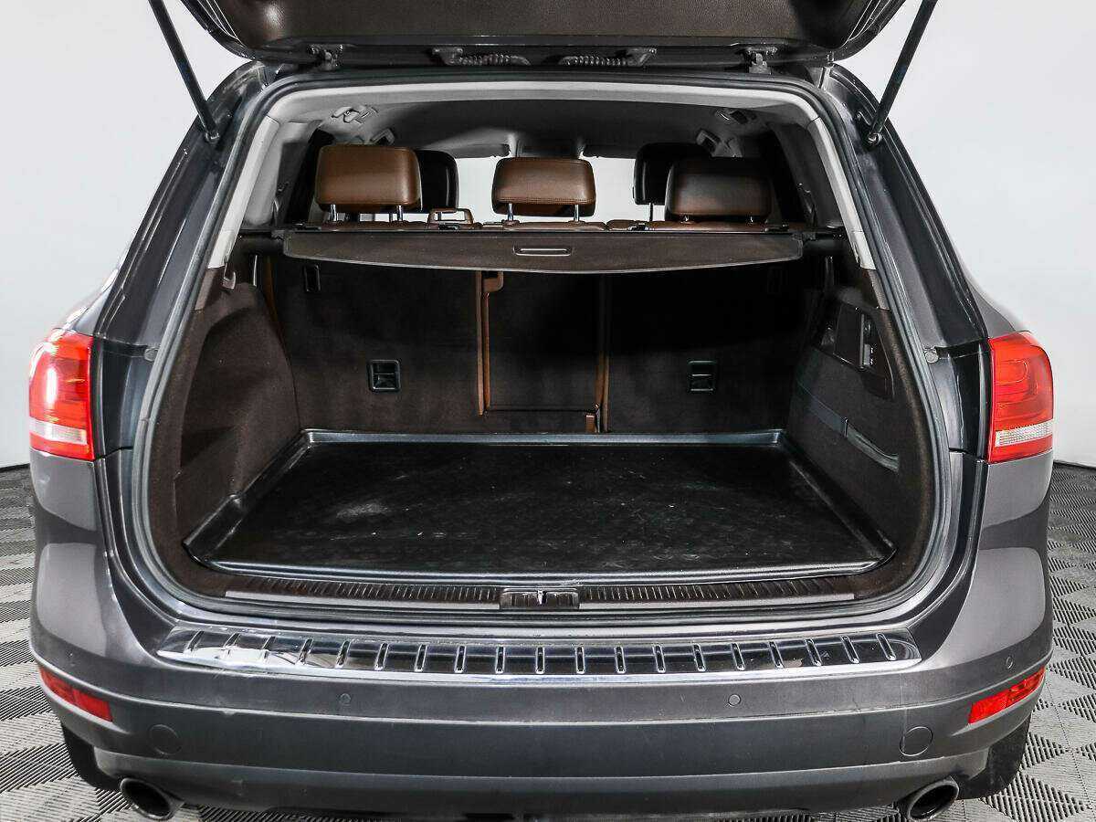 Volkswagen Touareg с пробегом — 2011 год. Фото: #11