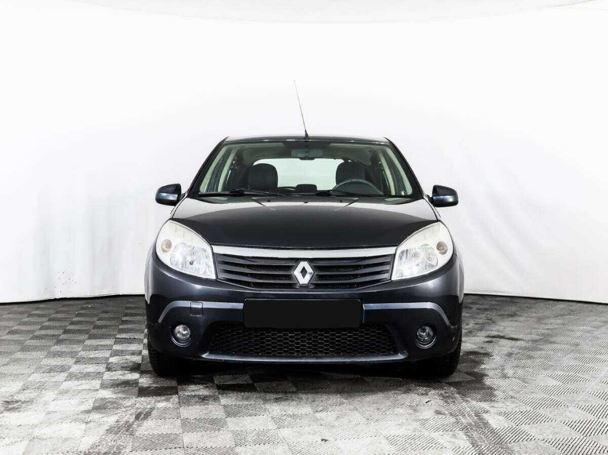 Renault Sandero с пробегом — 2010 год. Фото: #1