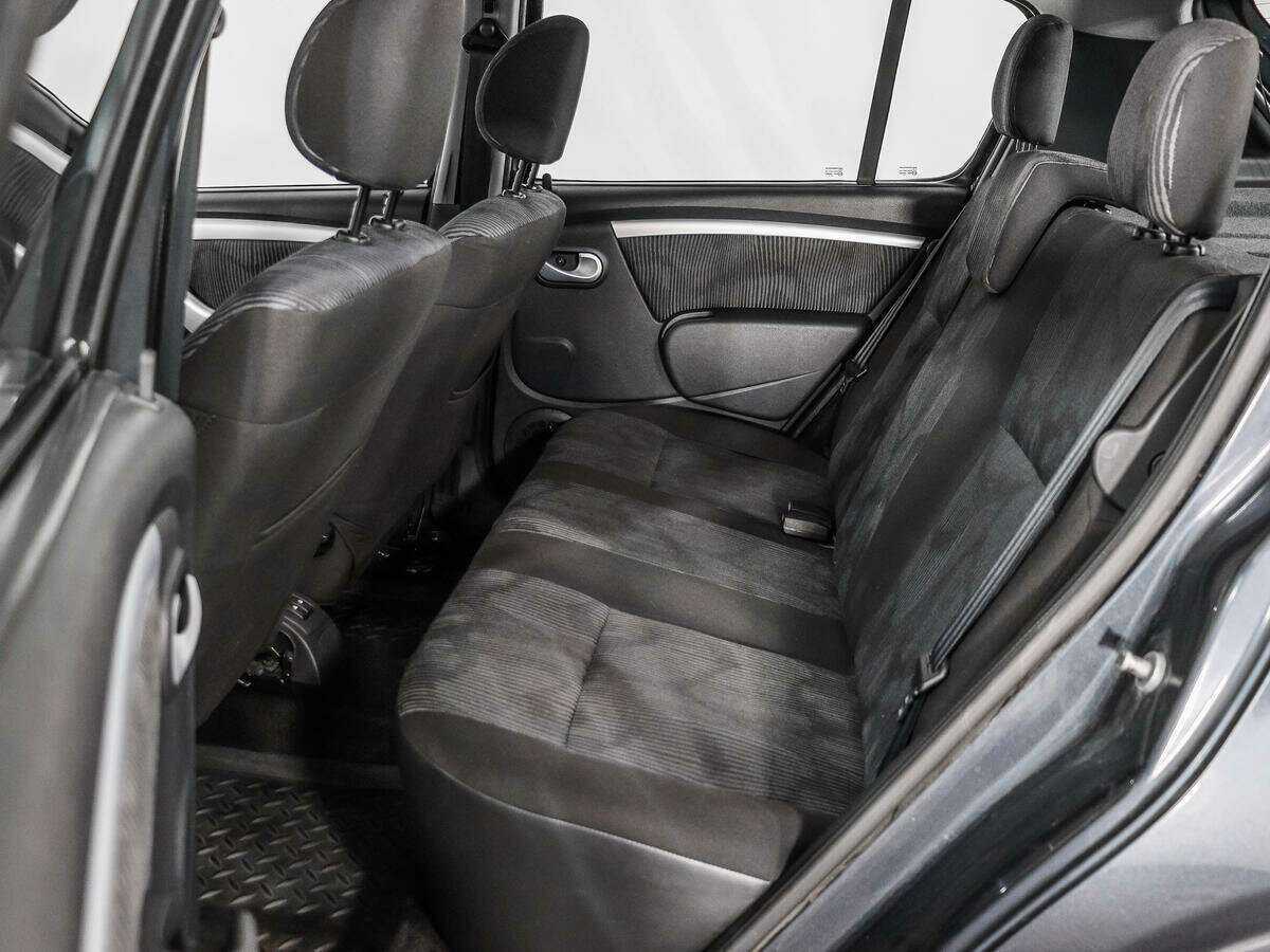 Renault Sandero с пробегом — 2010 год. Фото: #9