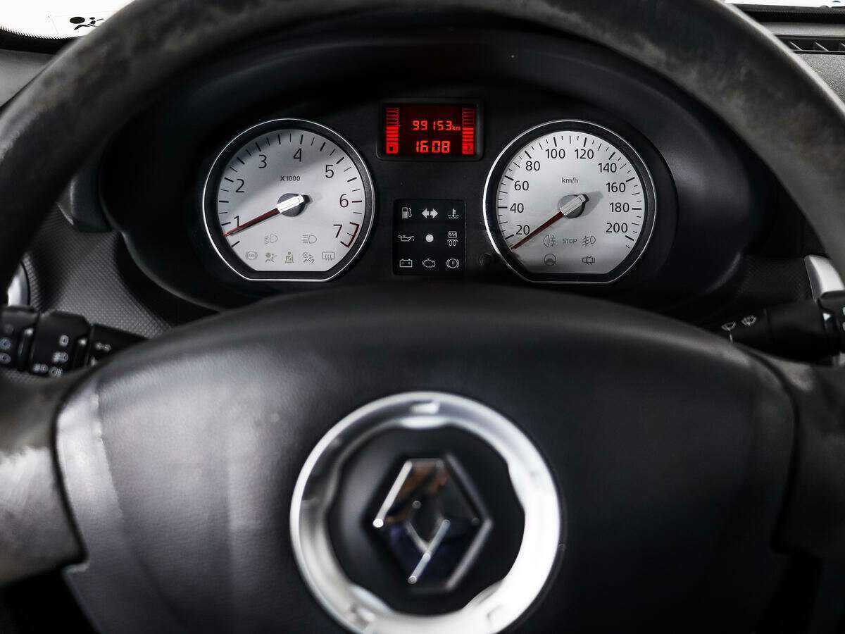 Renault Sandero с пробегом — 2010 год. Фото: #14