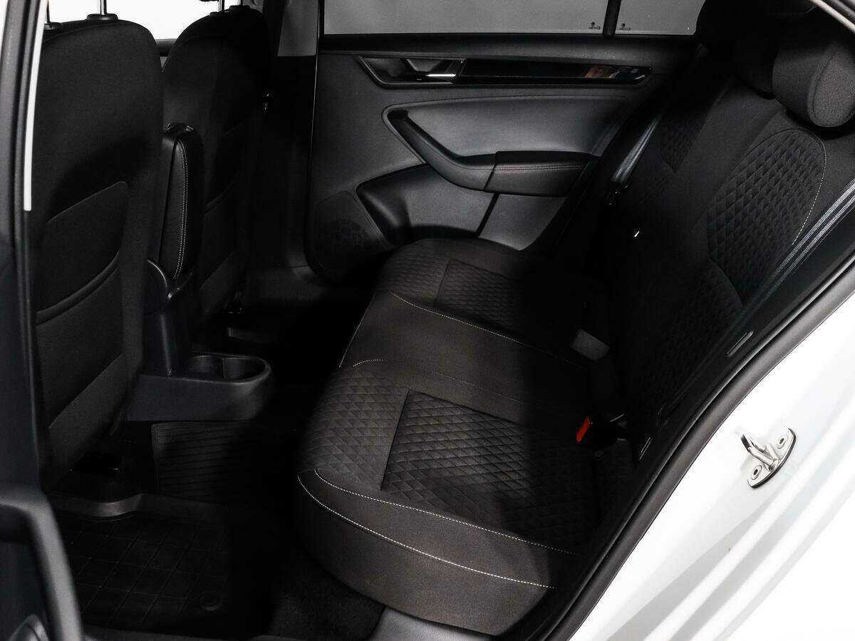 Skoda Rapid с пробегом — 2017 год. Фото: #6