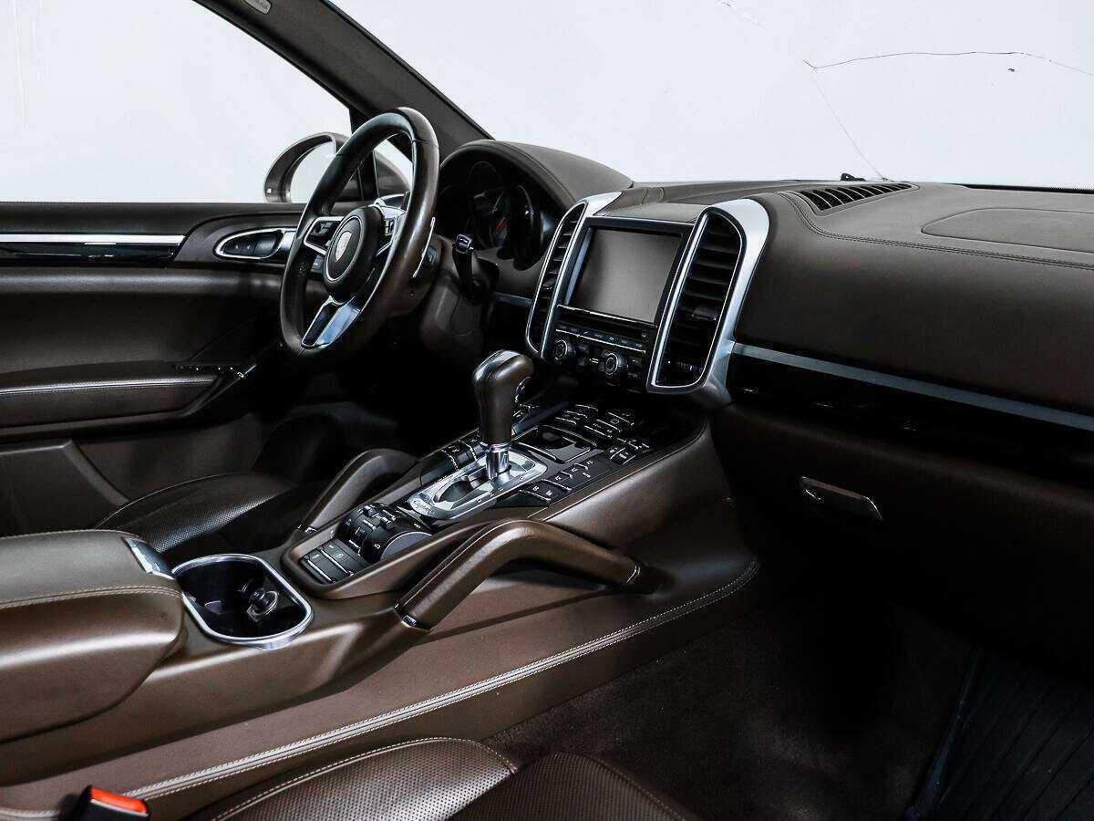 Porsche Cayenne с пробегом — 2016 год. Фото: #12