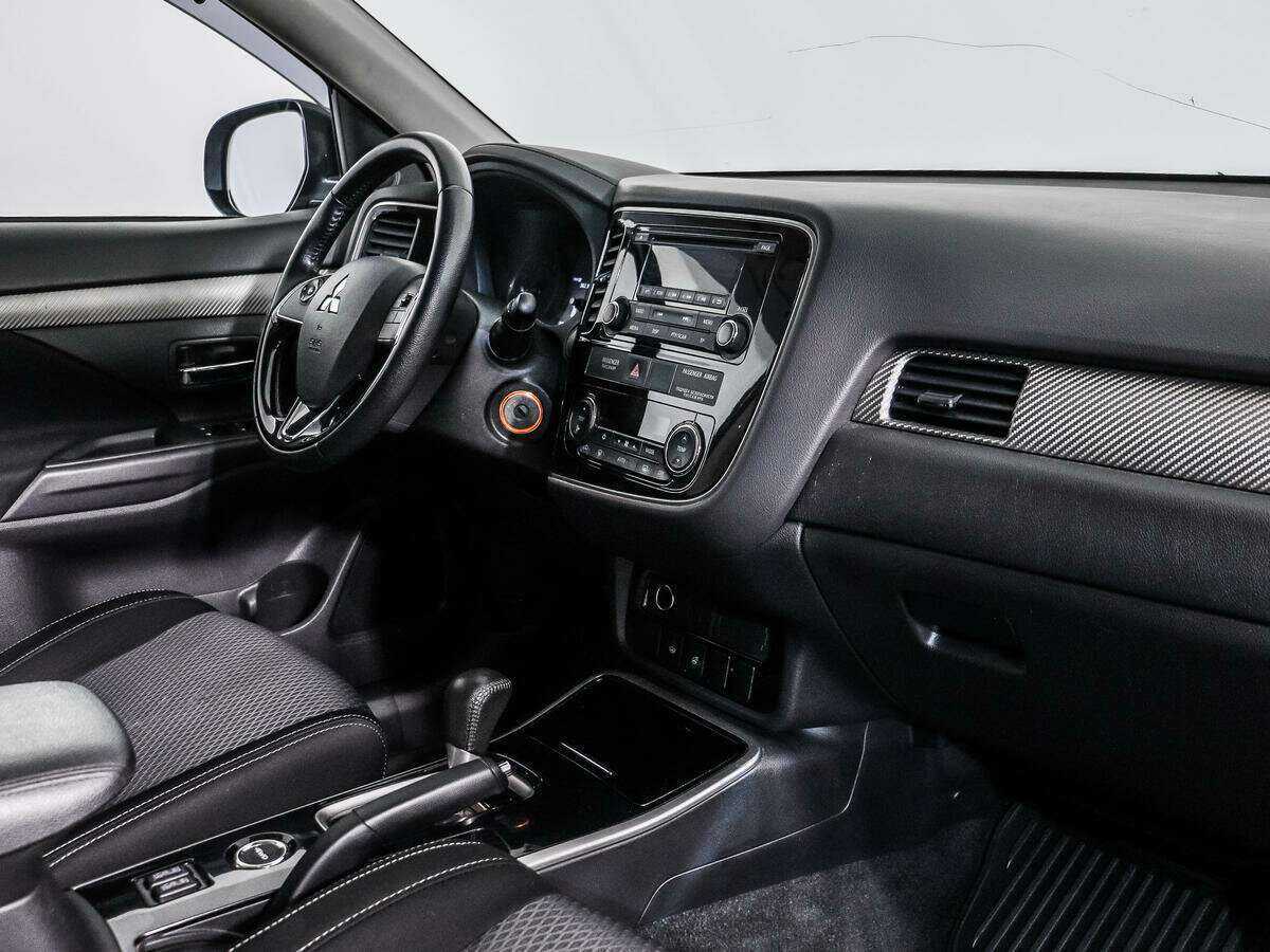 Mitsubishi Outlander с пробегом — 2018 год. Фото: #9