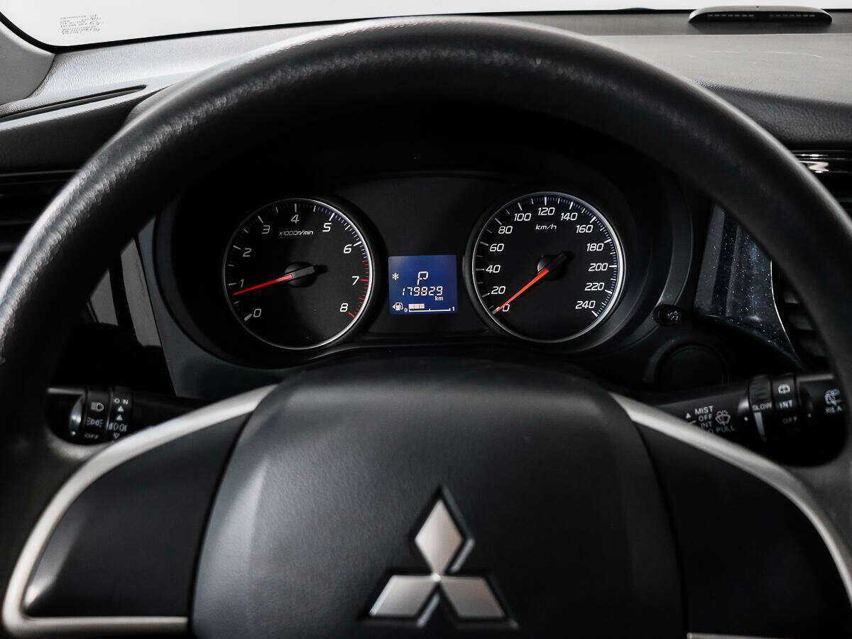 Mitsubishi Outlander с пробегом — 2012 год. Фото: #14