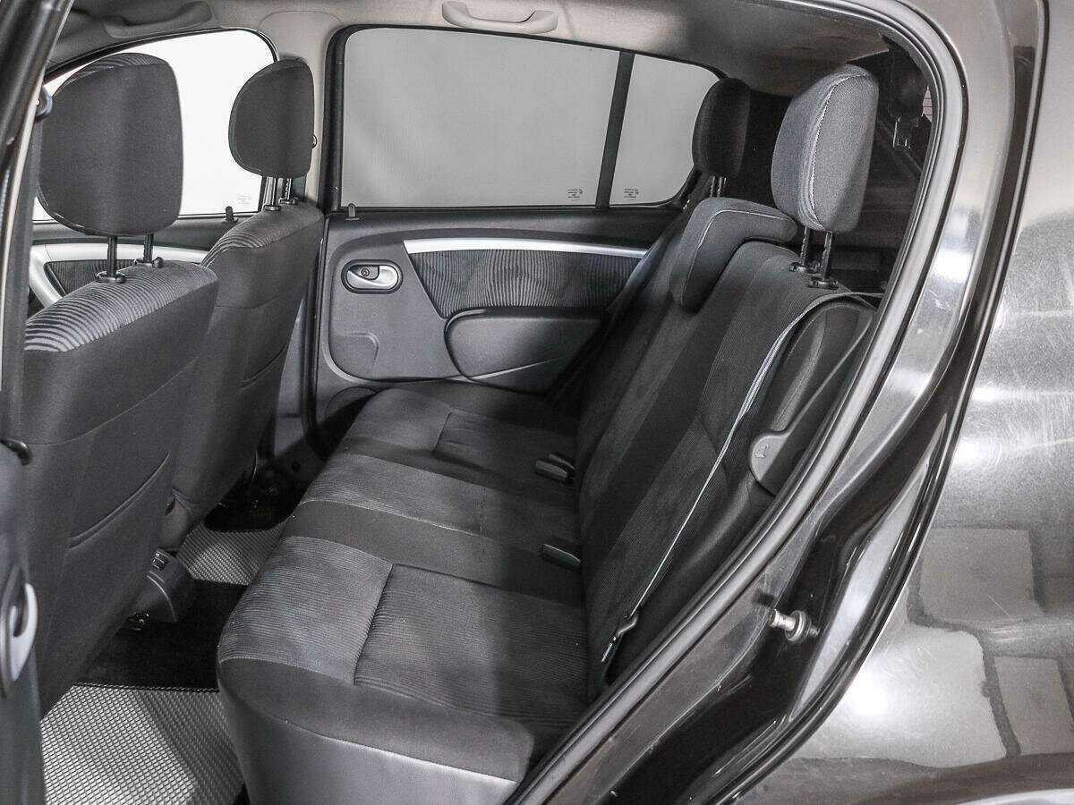 Renault Sandero с пробегом — 2011 год. Фото: #9