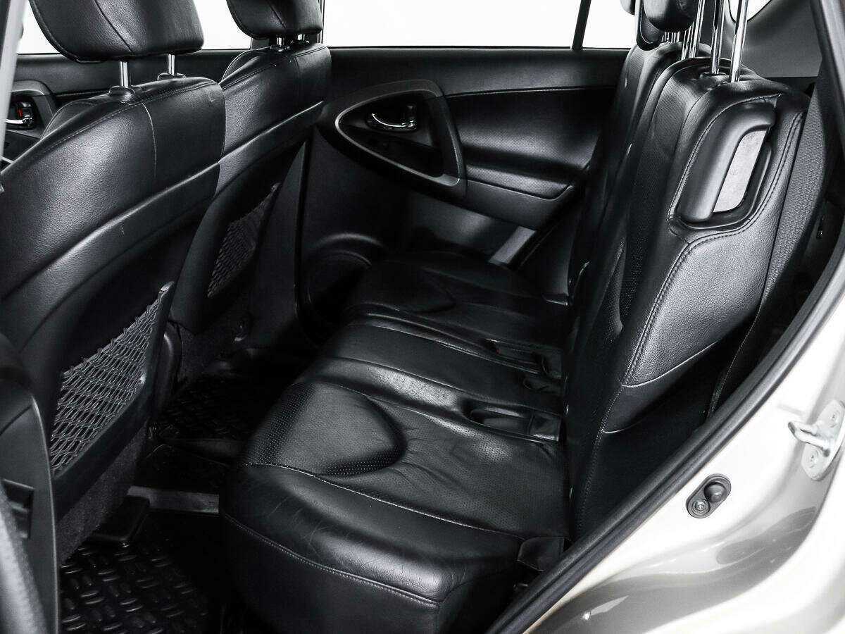 Toyota RAV4 с пробегом — 2010 год. Фото: #11