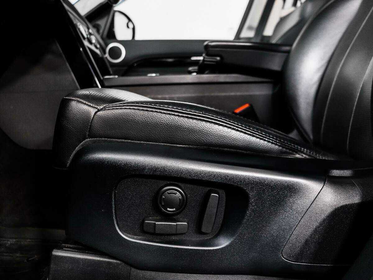 Land Rover Discovery с пробегом — 2018 год. Фото: #9
