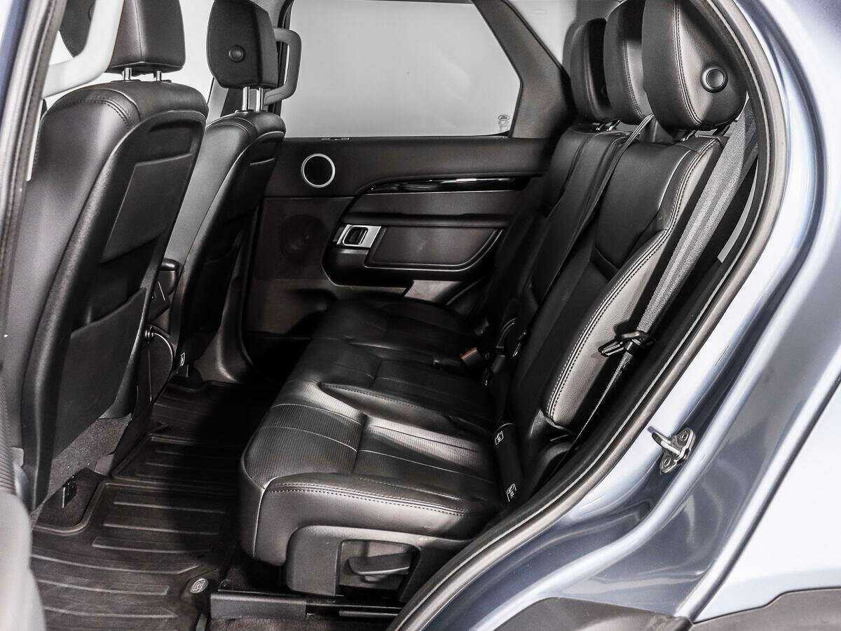 Land Rover Discovery с пробегом — 2018 год. Фото: #10